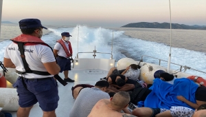 Muğla açıklarında yardım bekleyen 18 düzensiz göçmen kurtarıldı