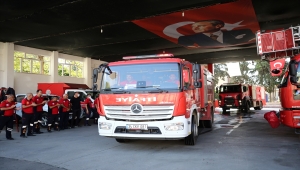 Muğla'daki orman yangını mücadelesine katılan Mersin itfaiyesi kentte alkışlarla karşılandı 