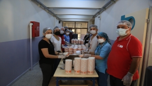 Muğla'daki orman yangınlardan etkilenen afetzedelere yemek yardımı yapılıyor