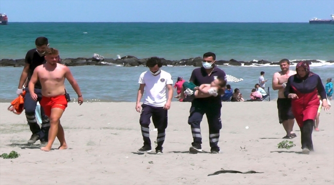Sakarya'da denizde boğulma tehlikesi geçiren 4 yaşındaki çocuk kurtarıldı