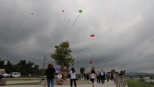 Samsun'da çocuklarla sosyal medya bağımlığının önüne geçmek amacıyla uçurtma şenliği düzenlendi