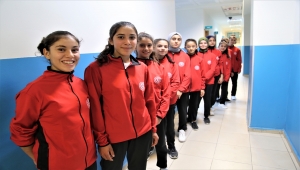 Şanlıurfa'da toprak sahada antrenman yapan "Güneşin Çocukları", spor salonuna geçmenin mutluluğunu yaşıyor