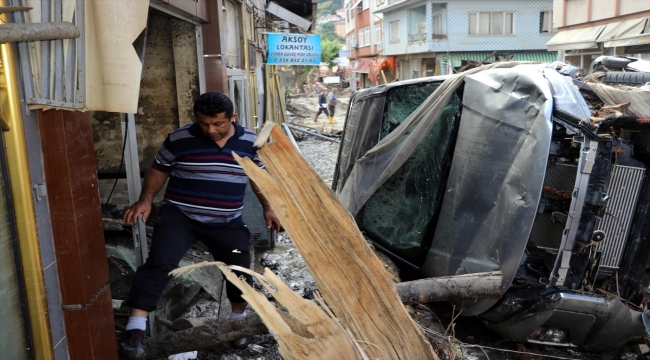 Sel felaketinin yaşandığı Bozkurt'ta enkaz kaldırma ve temizlik çalışmalarına başlandı