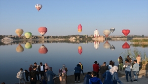 Sıcak hava balonları Büyük Taarruz'un 99. yıl dönümü dolayısıyla Afyonkarahisar semalarında