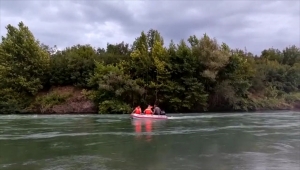 Tokat'ta Kelkit Çayı'nda mahsur kalan 2 kişiyi itfaiye botla kurtardı