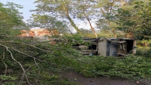 Trabzon'da çöp kamyonu devrildi: 3 yaralı