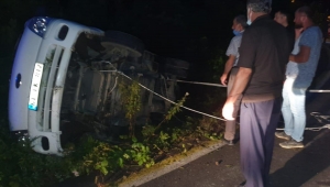 Trabzon'da kamyonetin devrilmesi sonucu 3 kişi yaralandı