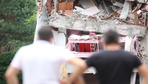 TSK, helikopterlerle vatandaşları sel bölgesinden tahliye ediyor