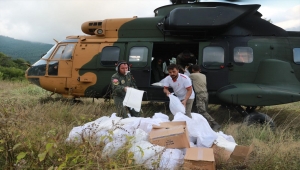 Türk Kızılayın hazırladığı yardım malzemeleri, MSB helikopterleriyle sel bölgelerine ulaştırılıyor