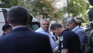 Ukrayna'da el bombası taşıdığını iddia eden bir kişi hükümet binasına girdi