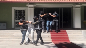 Uşak'ta yaşlı kişiyi telefonda dolandıran 2 şüpheli tutuklandı