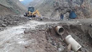Van'da belediye ekiplerinin sel bölgesindeki çalışmaları sürüyor