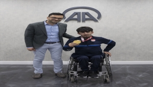 AA Genel Müdürü Karagöz, Tokyo Paralimpik Oyunları'nda altın madalya kazanan Öztürk ile bir araya geldi