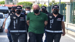 Adana'da 263 milyon 400 bin kaçak makaron ele geçirilmesiyle ilgili iki şüpheli adliyeye sevk edildi