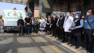 Adana'da Kovid-19'dan hayatını kaybeden doktor için çalıştığı hastanede tören düzenlendi