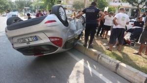 Adana'da otomobil ile motosikletin çarpışması sonucu 2 kişi yaralandı