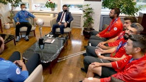 Ampute Futbol Milli Takımı, şampiyonluk kupasıyla AA'yı ziyaret etti