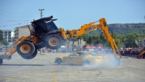 Antalya'da "7. Kemer Otomobil Festivali" ilgi gördü