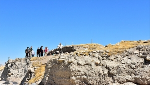 Arslantepe Höyüğü'nde 24 mezar ve 6 ev kalıntısı bulundu