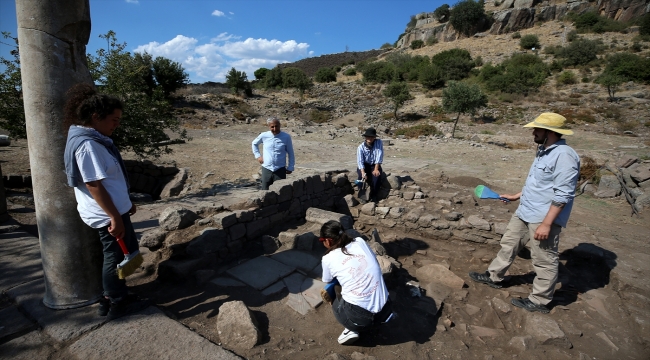Assos kazılarında bir bebeğe ait 1300 yıllık ayak izleri bulundu