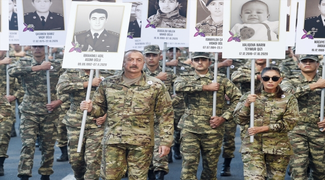 Azerbaycan'da, 2. Karabağ Savaşı şehitlerinin anısına yürüyüş düzenlendi