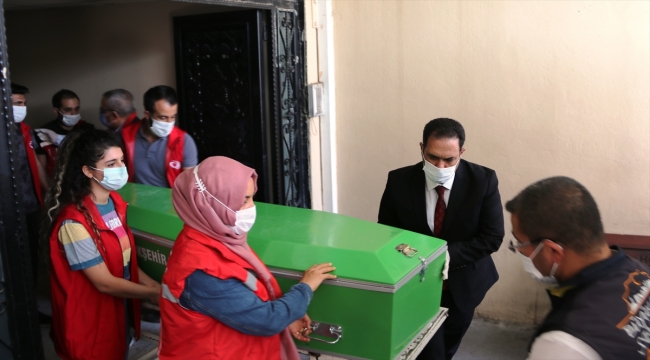 Babası tarafından tinerle yakılarak öldürüldüğü iddia edilen Filistinli kız çocuğunun cenazesi defnedildi
