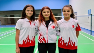 Badmintonun ikizleri ay yıldızlı formayla Avrupa'da raket sallayacak