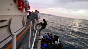 Balıkesir'de Türk kara sularına geri itilen 31 düzensiz göçmen kurtarıldı