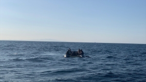 Balıkesir'de Türk kara sularına geri itilen 35 düzensiz göçmen kurtarıldı