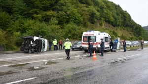 Bartın'da işçi servisinin devrildiği kazada 11 kişi yaralandı