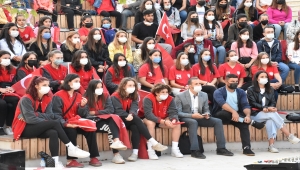 Bilecik'te vatandaşlar Türkiye-Sırbistan maçını dev ekranda izledi