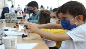 Bolu'da bilim festivaline katılan çocuklar eğlenerek öğrendi