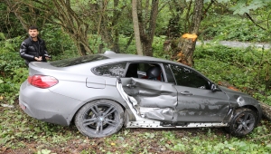 Boluspor'lu futbolcuların içinde bulunduğu otomobil bariyerlere çarptı