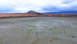 Burdur'da göçmen kuşların uğrak noktası Karataş Gölü kurudu