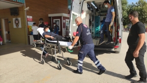 Bursa'da otomobilin yayaya çarptığı anlar güvenlik kamerasına yansıdı