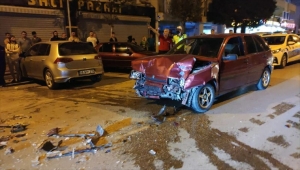 Bursa'da polisin "dur" ihtarına uymayan otomobil sürücüsünün çarptığı kişi yaralandı