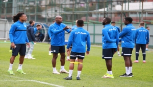 Çaykur Rizespor Teknik Direktörü Hamza Hamzaoğlu: "Biraz sabır gerekiyor"