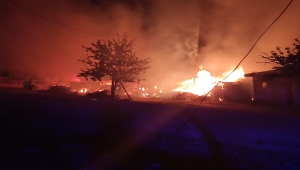 Çorum'da çıkan yangında 145 ton hububat, yem ve saman yandı