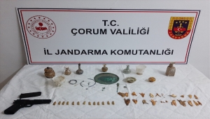 Çorum'da tarihi eser niteliğinde 37 takı ve obje ele geçirildi