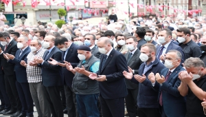 Cumhurbaşkanı Erdoğan, Güneysu'da cenaze törenine katıldı