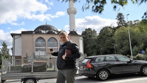 Danimarkalı İslam karşıtı siyasetçi Paludan'dan İsveç'te Türk camisi önünde provokasyon