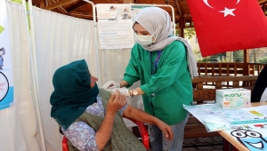 Elazığ'da vatandaşlar cemevinde aşı oldu