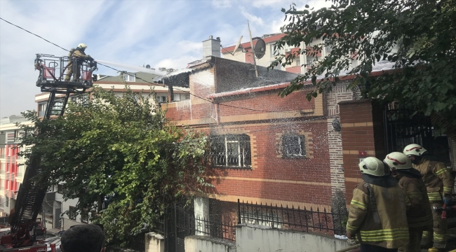 Eyüpsultan'da iki katlı evde çıkan yangın söndürüldü
