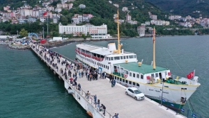 Farklı illerden Ordu'ya gelen üniversite öğrencileri kenti denizden seyretti