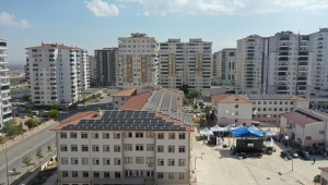 Gaziantep'te onarılan meslek lisesinin çatısına güneş enerjisi santrali kuruldu