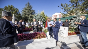 Gaziler ve şehit ailelerinden Cebeci Askeri Şehitliği'ne ziyaret