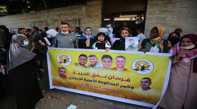 Gazze'de İsrail hapishanesindeki Filistinli tutuklularla dayanışma gösterisi
