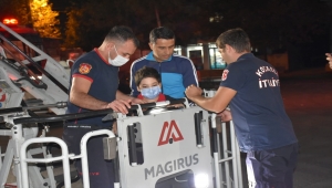 İtfaiyeci ve polis abilerinden serebral palsili Hamza'ya sürpriz doğum günü kutlaması