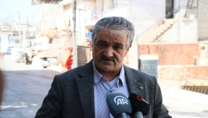 İzmir'de bir çocuğun kamyonetin altında kaldığı kaza anı güvenlik kamerasında