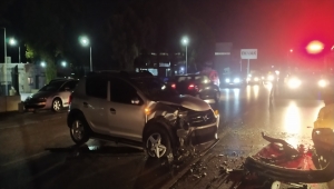 İzmir'de otomobille hafif ticari aracın çarpıştığı kazada 4 kişi yaralandı